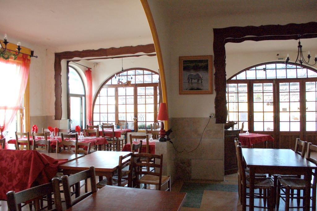 Hotel Restaurant L'Agachon Albaron Exterior photo